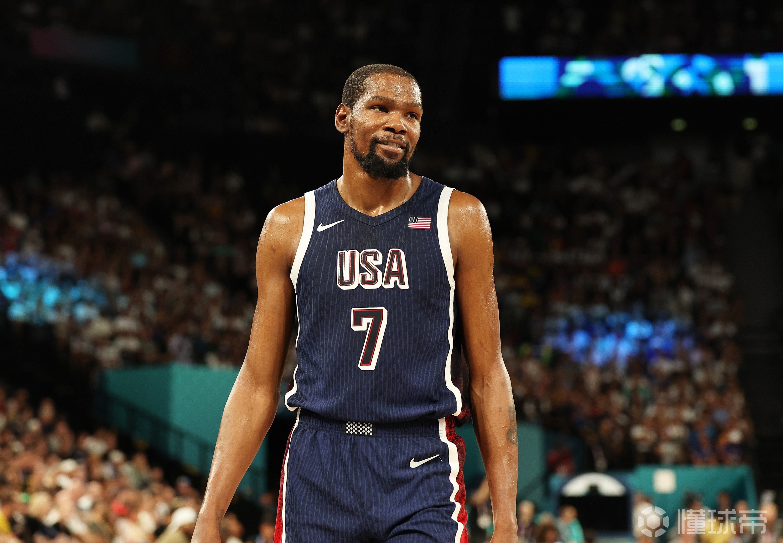 维尔茨射门致拉亚脱手，埃基蒂克混战破门但越位在先进球无效