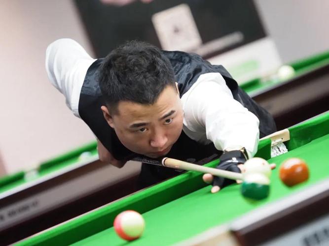 维尔茨射门致拉亚脱手，埃基蒂克混战破门但越位在先进球无效