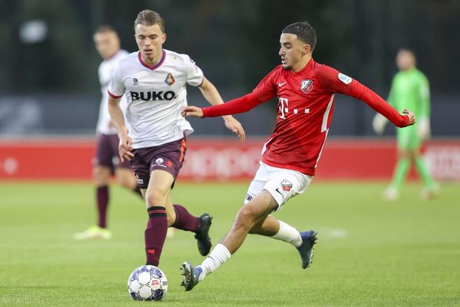 电讯报：曼联对拉芒开出了更好的条件，大马丁是他们的备选