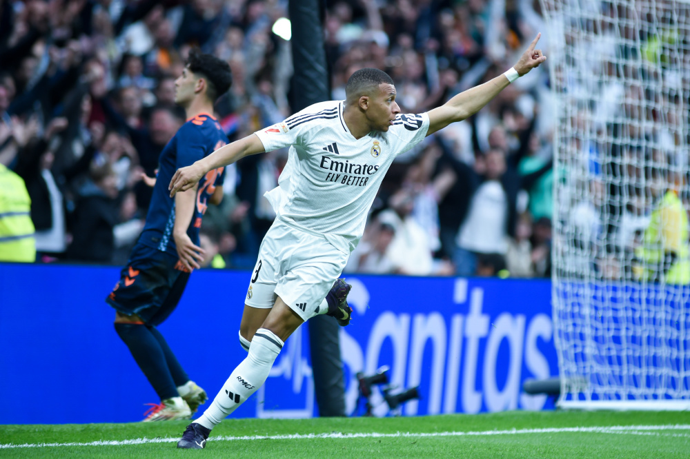 右翼内收的 右翼内收的